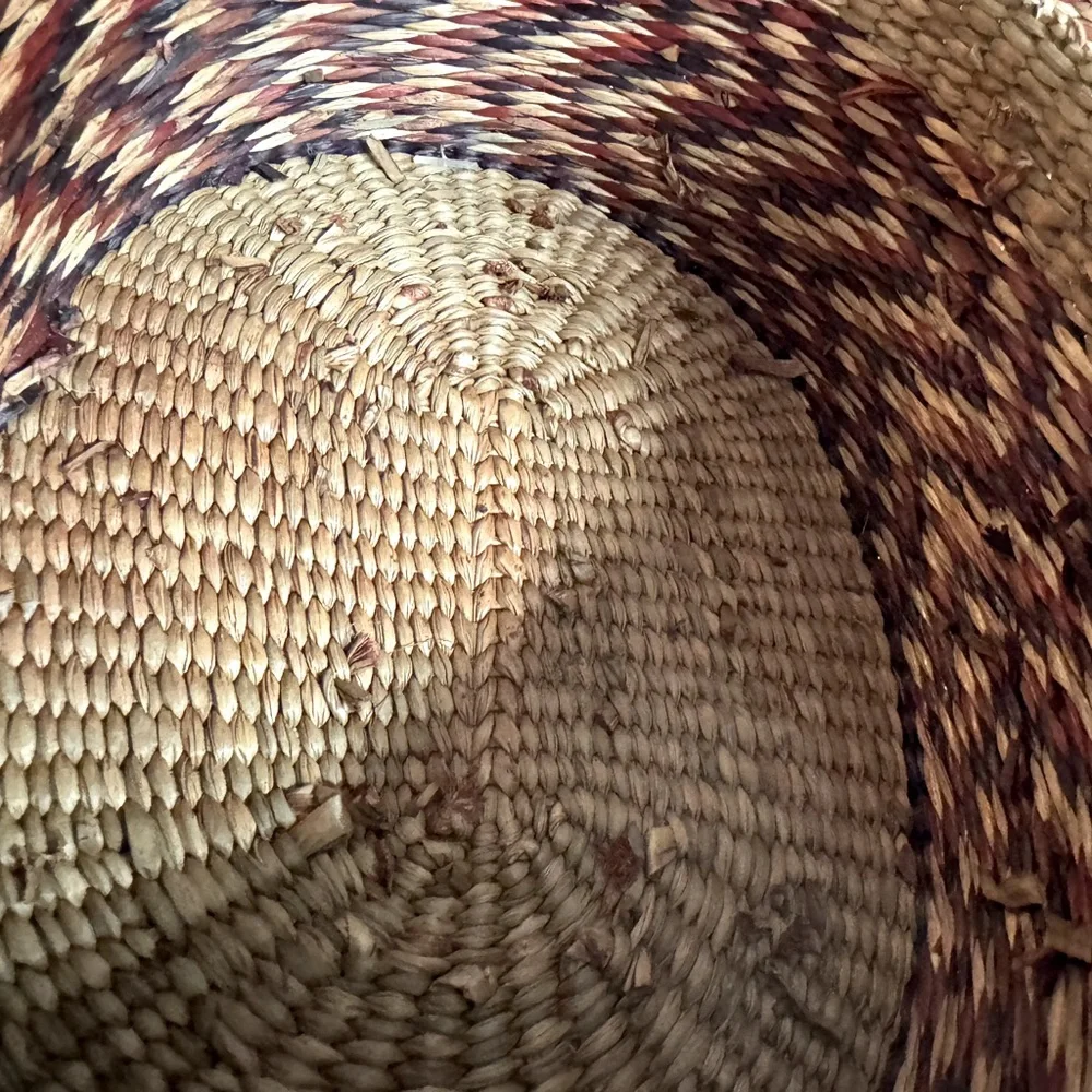 2PC Vtg 70s Finely Handwoven oval nesting baskets.Beautiful neutral tones.
